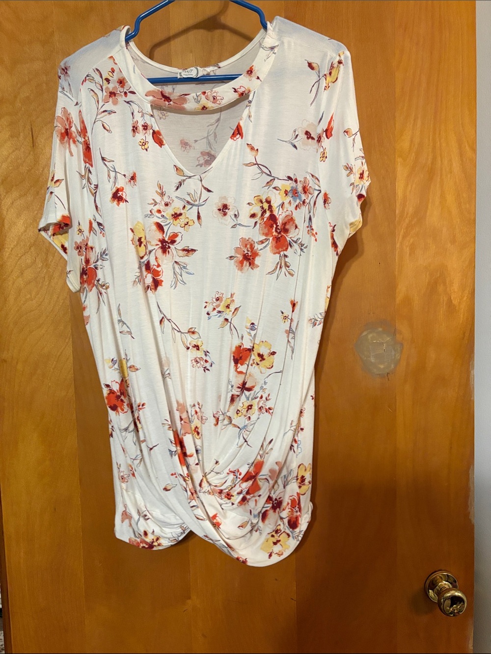 Women's White Floral Twist-Front Short Sleeve Tee